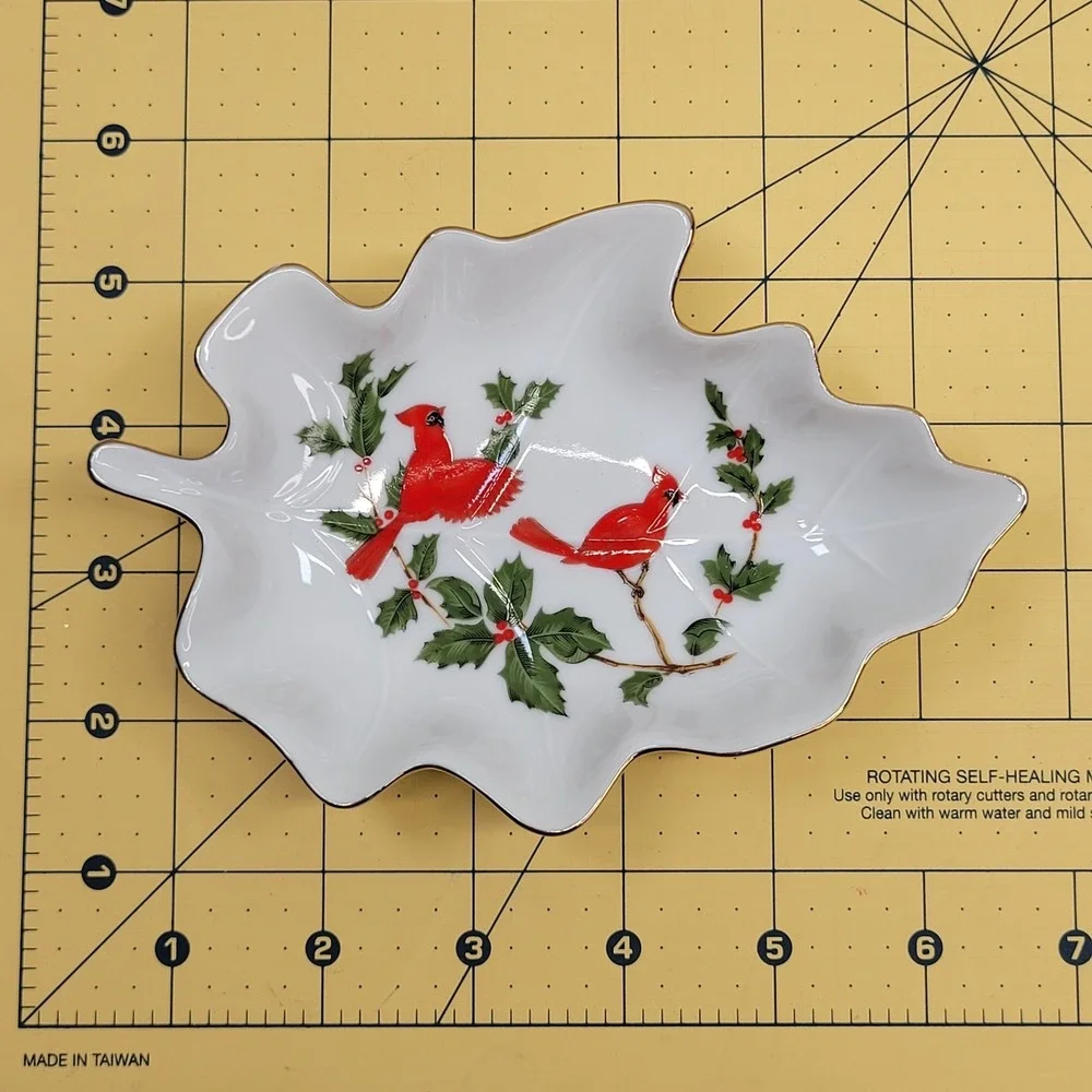 Lefton‎ China Cardinal Leaf Trinket Dish White Red Christmas Holly 04541 1984